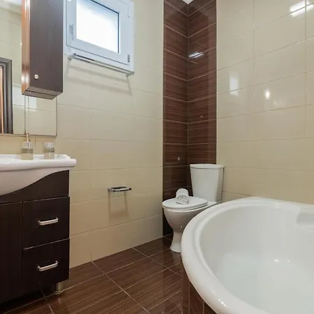 Taso's Modern House! Apartamento